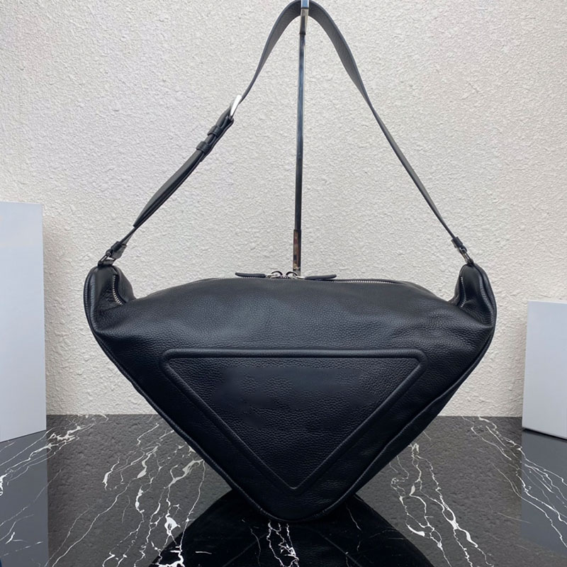 Handbag Luxurys designer tote bag large capacity real leather bags Mens or Womens 2V007 Shoulder triangle bag backpack, Freight compensation
Handbag Luxurys designer tote bag large capacity real leather bags Mens or Womens 2V007 Shoulder triangle bag backpack, Freight compensation
