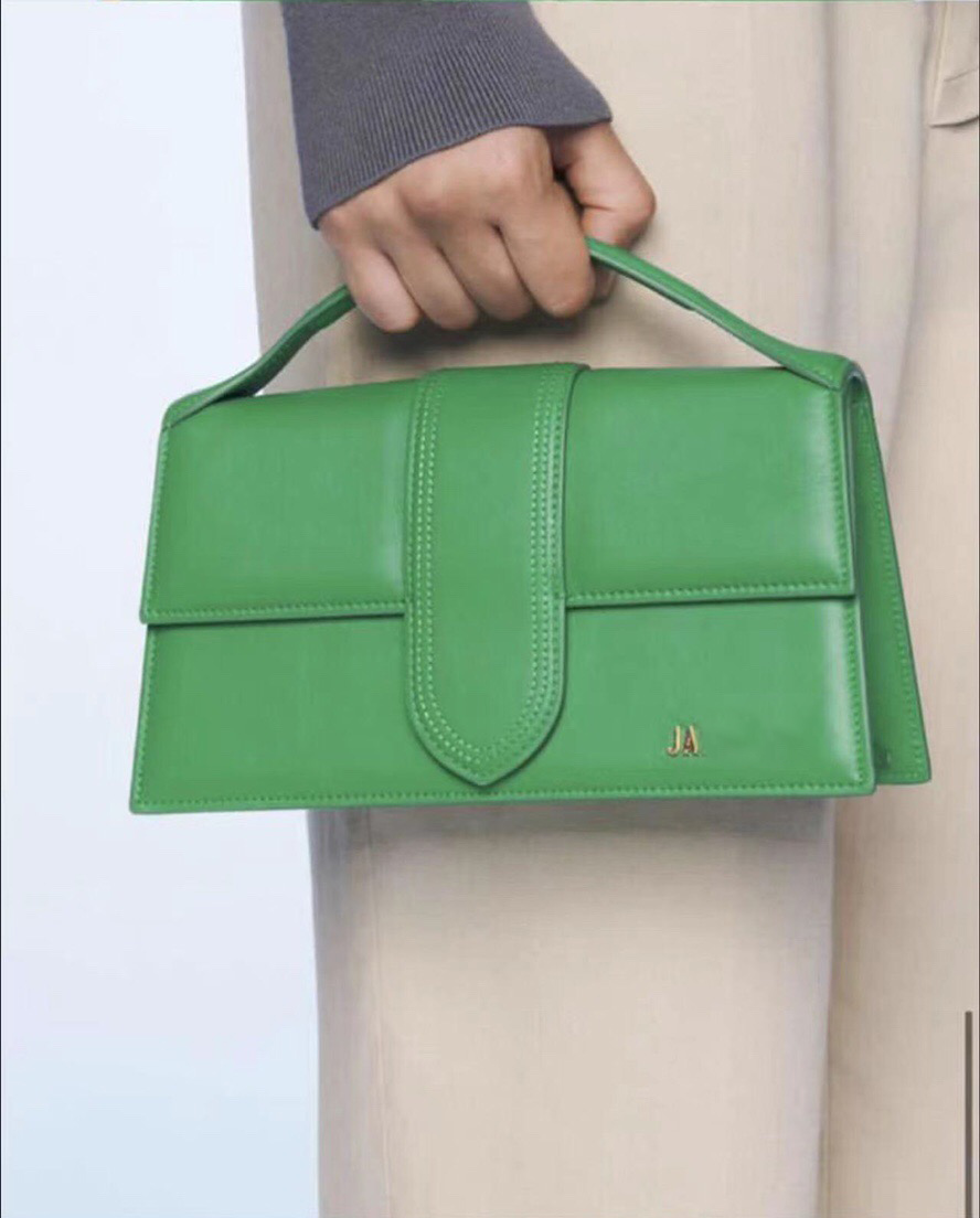 Designer shoulder bag luxury brand retro solid leather ladies new handbag ins fashion multifunctional large capacity diagonal bag
Designer shoulder bag luxury brand retro solid leather ladies new handbag ins fashion multifunctional large capacity diagonal bag