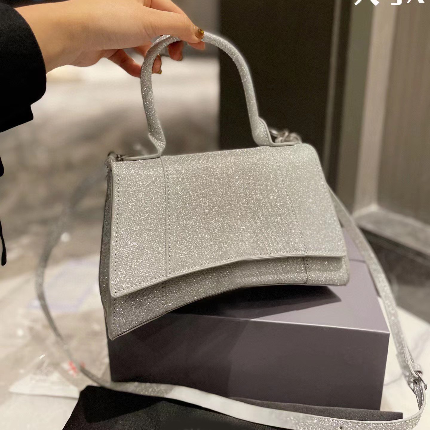 Luxury Designer bag Shoulder Handbags B Quality High Fashion women wallets Clutch totes CrossBody cowhide Classic starry sky bags Ladies purse 5A handbag with logo
Luxury Designer bag Shoulder Handbags B Quality High Fashion women wallets Clutch totes CrossBody cowhide Classic starry sky bags Ladies purse 5A handbag with logo