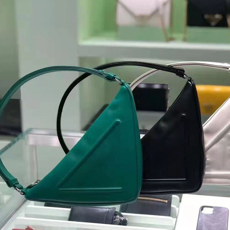 Triangle bag Luxury Designer Bags crossbody top 5a Leather tote bag Purse Shoulder strap elongates 1N043 wallet card holders, Freight compensation
Triangle bag Luxury Designer Bags crossbody top 5a Leather tote bag Purse Shoulder strap elongates 1N043 wallet card holders, Freight compensation