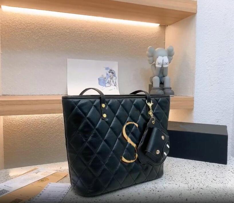 Women Leather Shoulder Bags Luxury Lambskin Purse Designer composite Handbag retro style handle Metal sheets Chain Cross Body Diamond Lattice Bag, Black
Women Leather Shoulder Bags Luxury Lambskin Purse Designer composite Handbag retro style handle Metal sheets Chain Cross Body Diamond Lattice Bag, Black