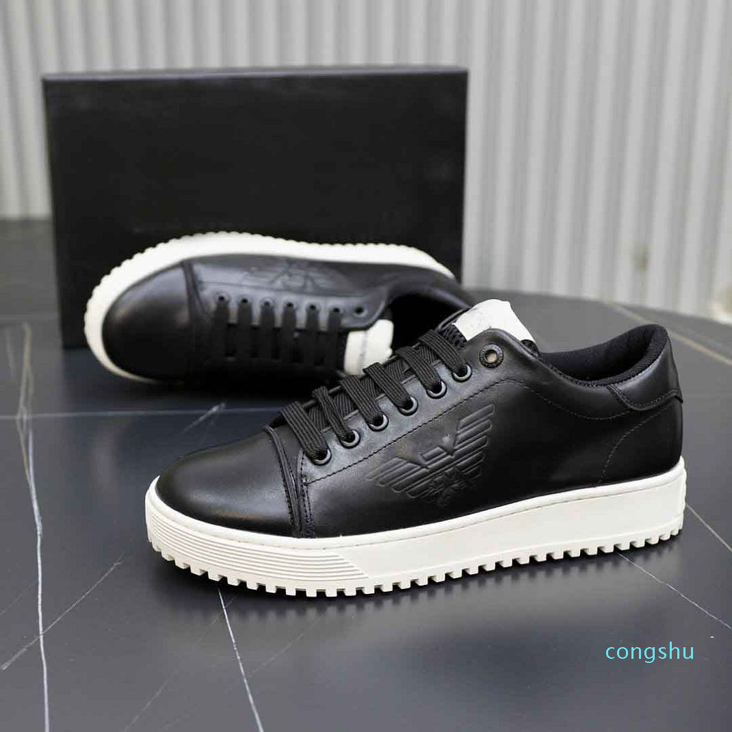 Daily City Wear Men Skateboard Shoes Soft Action Leather White Black Sneakers High-frequency Embossed Man Footwear EU38-46 Box
Daily City Wear Men Skateboard Shoes Soft Action Leather White Black Sneakers High-frequency Embossed Man Footwear EU38-46 Box