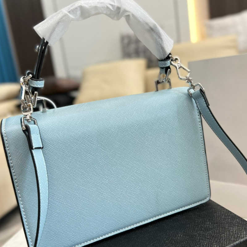 22ss Classic designer bags Women Portable Small Square Bag Totes Fashion Shopping Satchels Top Quality Leather Luxury Designer Purses Outdoor Messenger, Red size 24x16cm
22ss Classic designer bags Women Portable Small Square Bag Totes Fashion Shopping Satchels Top Quality Leather Luxury Designer Purses Outdoor Messenger, Red size 24x16cm