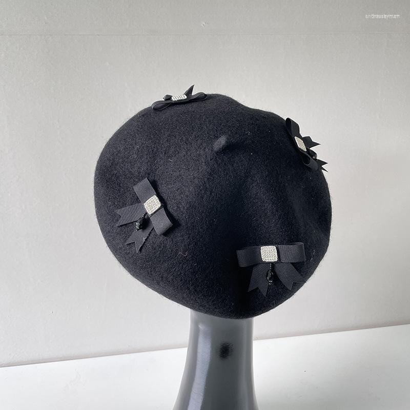 Berets French Elegant Butterfly Decoration Wool Beret Female 2022 Autumn Winter Black Painter Hat Casual Warm Pumpkin Beanie
Berets French Elegant Butterfly Decoration Wool Beret Female 2022 Autumn Winter Black Painter Hat Casual Warm Pumpkin Beanie