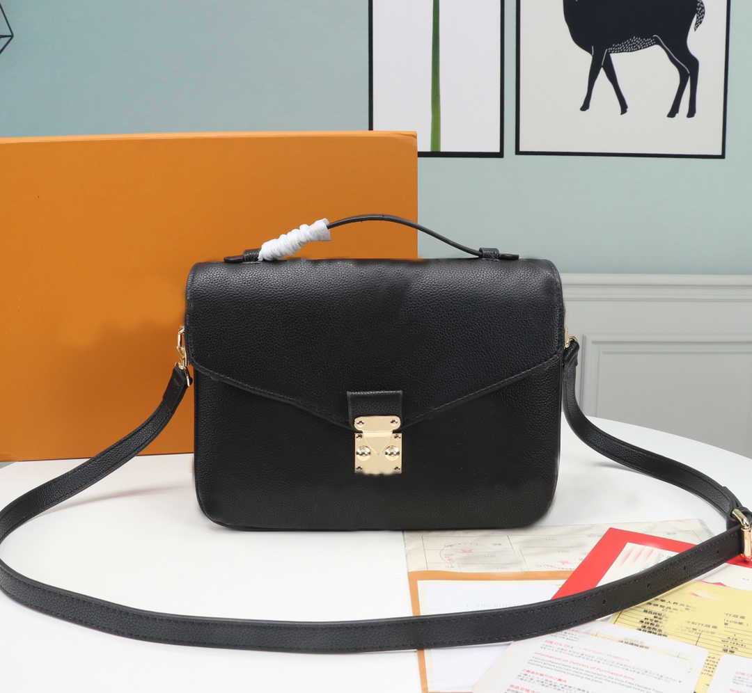 Highh Qualityy Fashion Luxurys Shoulder Bag Onthego Medium Tote Women Designers Handbags by the Pool Monograms Embossing Messenger Bags 45596, Black
Highh Qualityy Fashion Luxurys Shoulder Bag Onthego Medium Tote Women Designers Handbags by the Pool Monograms Embossing Messenger Bags 45596, Black