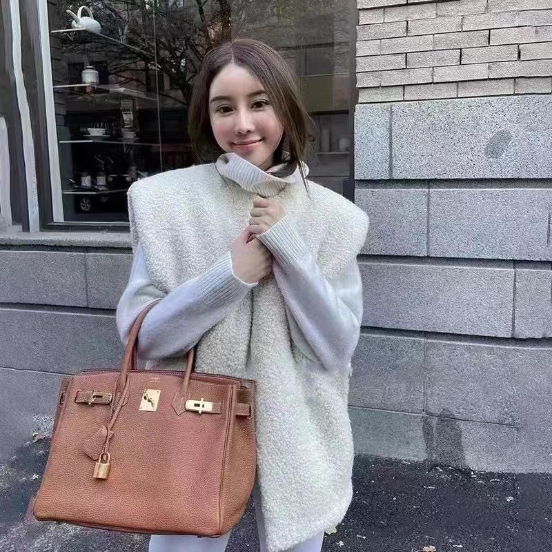 Women' Trench Coats Autumn And Winter Simple Temperament Versatile Women' Lambs Wool Blended Sleeveless Vest Coat, Beige
Women' Trench Coats Autumn And Winter Simple Temperament Versatile Women' Lambs Wool Blended Sleeveless Vest Coat, Beige