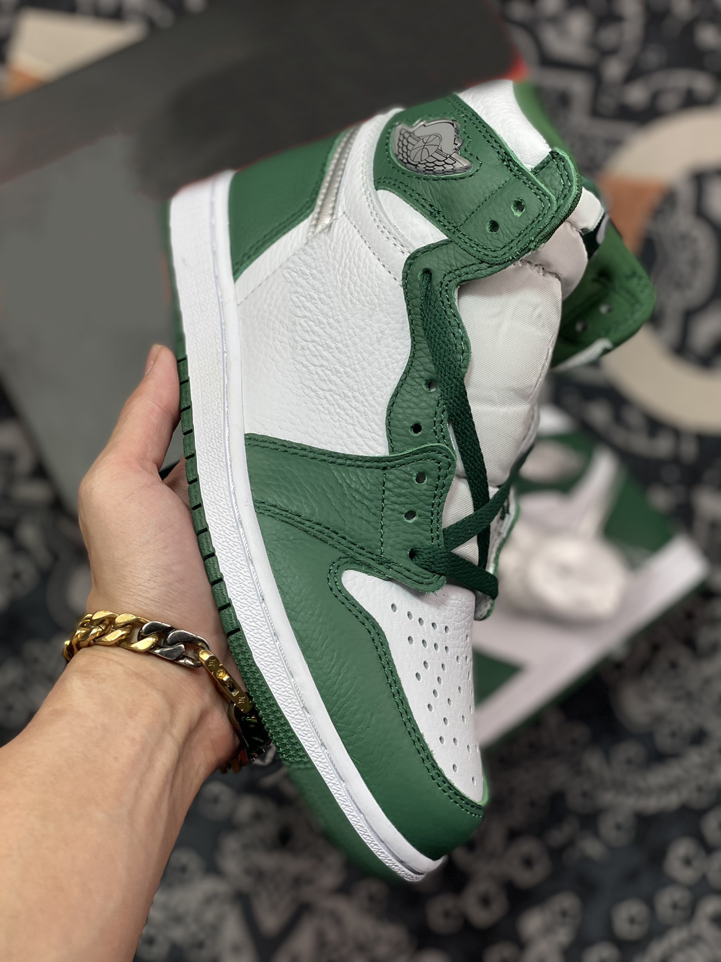 2022 Authentic Men Basketball Shoes 1 High OG Gorge Green Sneakers Metallic Silver White Athletic 1S Lost & Found Volts Gold Starfish Retro Sports Shoes With Box, #6 grey fog
2022 Authentic Men Basketball Shoes 1 High OG Gorge Green Sneakers Metallic Silver White Athletic 1S Lost & Found Volts Gold Starfish Retro Sports Shoes With Box, #6 grey fog