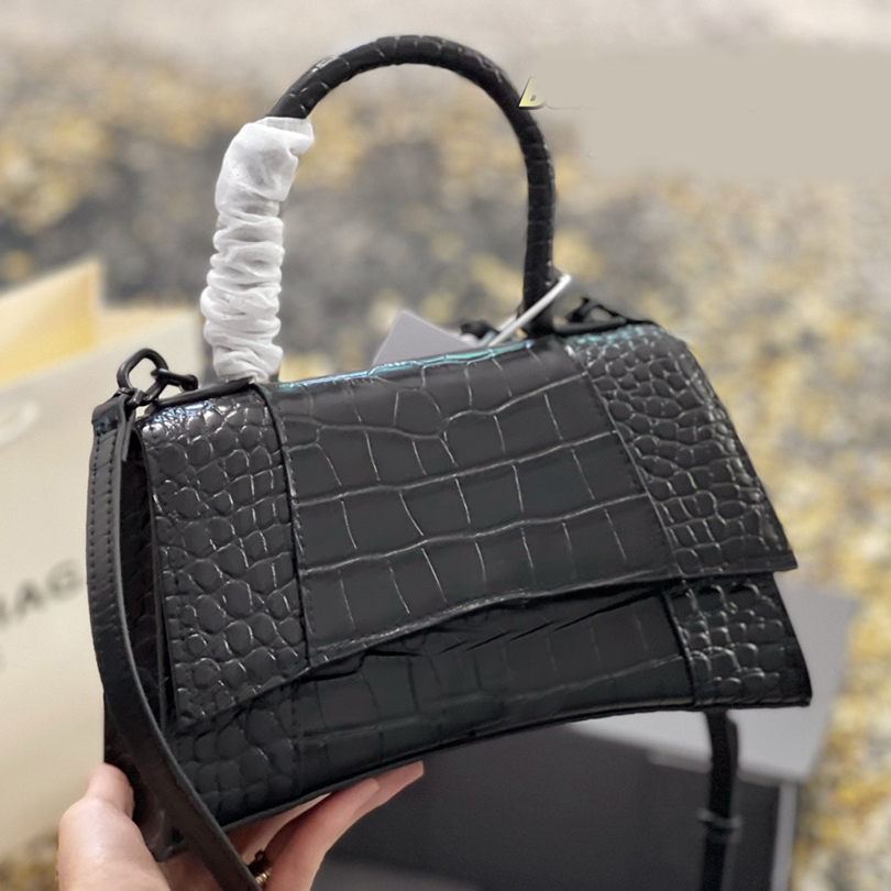 Luxury Designer bag Shoulder Handbags B Quality High Fashion women wallets Clutch totes CrossBody cowhide Classic hardware bags Ladies purse 5A handbag with logo
Luxury Designer bag Shoulder Handbags B Quality High Fashion women wallets Clutch totes CrossBody cowhide Classic hardware bags Ladies purse 5A handbag with logo