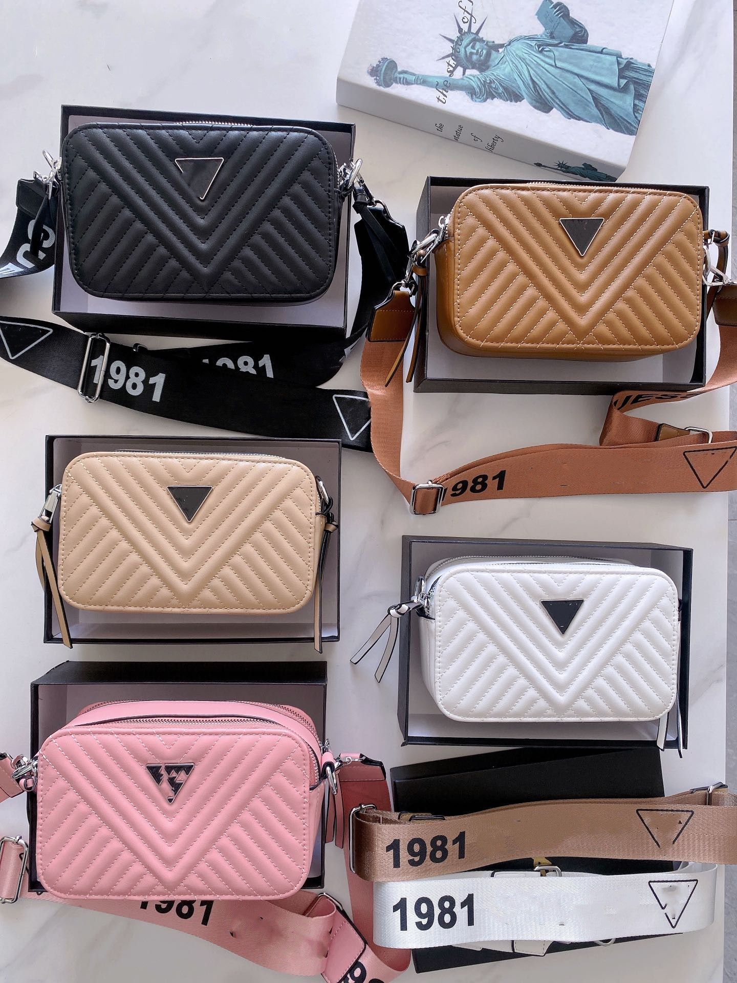 designer big girls letter strap handbags triangle metals letter messenger bag for woman fashion old kids one shoulder Satchel bags V868, Mix colors random
designer big girls letter strap handbags triangle metals letter messenger bag for woman fashion old kids one shoulder Satchel bags V868, Mix colors random
