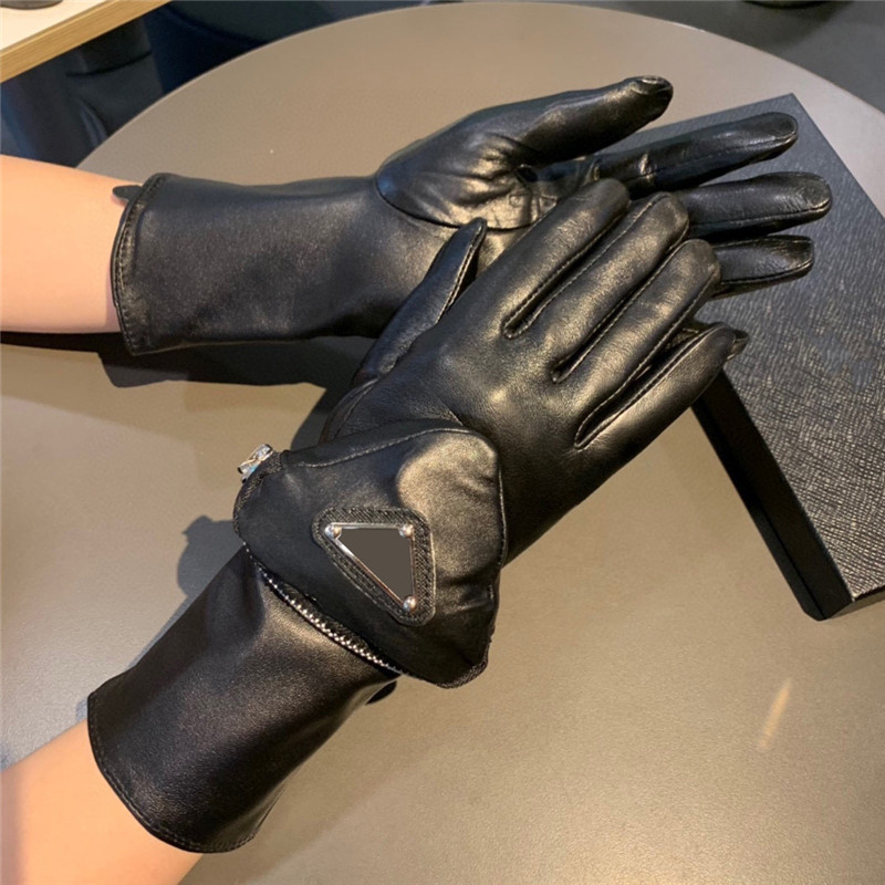 Woman Leather Designer Gloves Winter Handschuhe Mittens Womens Girls Luxury Glove Five Fingers Mitts 2 Size Designers Mens Gloves