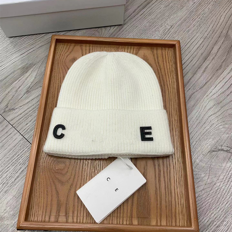 Designer Brand Men's Luxury Beanie Hat Women's Autumn and Winter New Letter Knitted Hat Fashion Trend Versatile Outdoor Warmth
Designer Brand Men's Luxury Beanie Hat Women's Autumn and Winter New Letter Knitted Hat Fashion Trend Versatile Outdoor Warmth