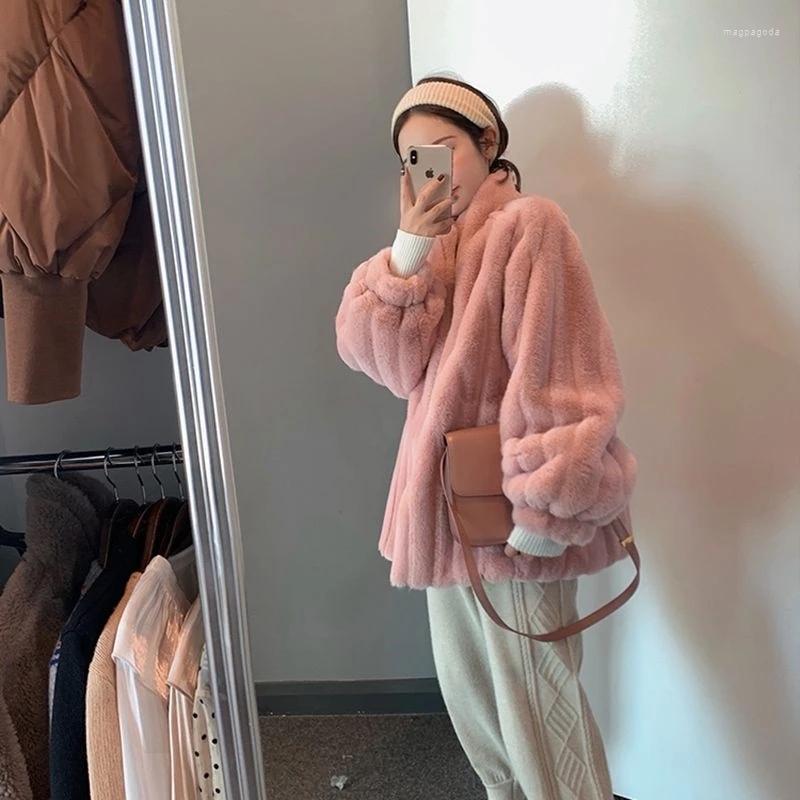Women' Fur 2022 Winter Plush Jacket Women Korean Luxury Vertical Pattern Thickening Warm Standing Collar Loose Female Coats, White
Women' Fur 2022 Winter Plush Jacket Women Korean Luxury Vertical Pattern Thickening Warm Standing Collar Loose Female Coats, White
