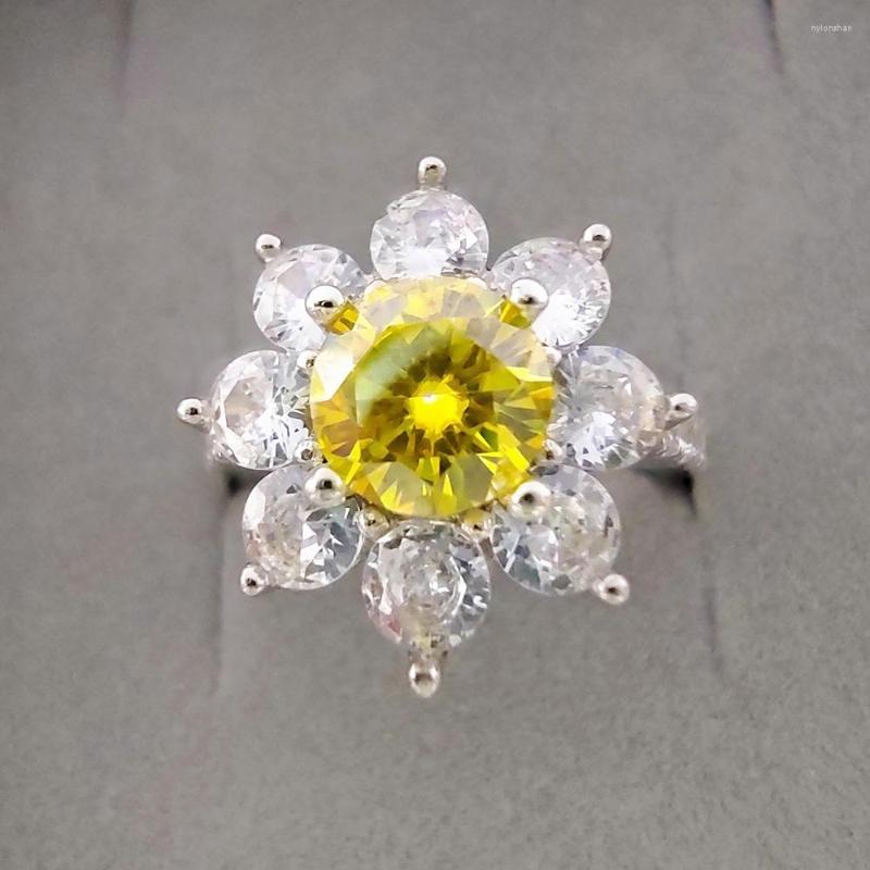 Cluster Rings Luomansi Chrysanthemum Silver Ring Super Flash Yellow Pink Moissanite Passed Diamond Test S925 Women Jewelry Wedding
Cluster Rings Luomansi Chrysanthemum Silver Ring Super Flash Yellow Pink Moissanite Passed Diamond Test S925 Women Jewelry Wedding