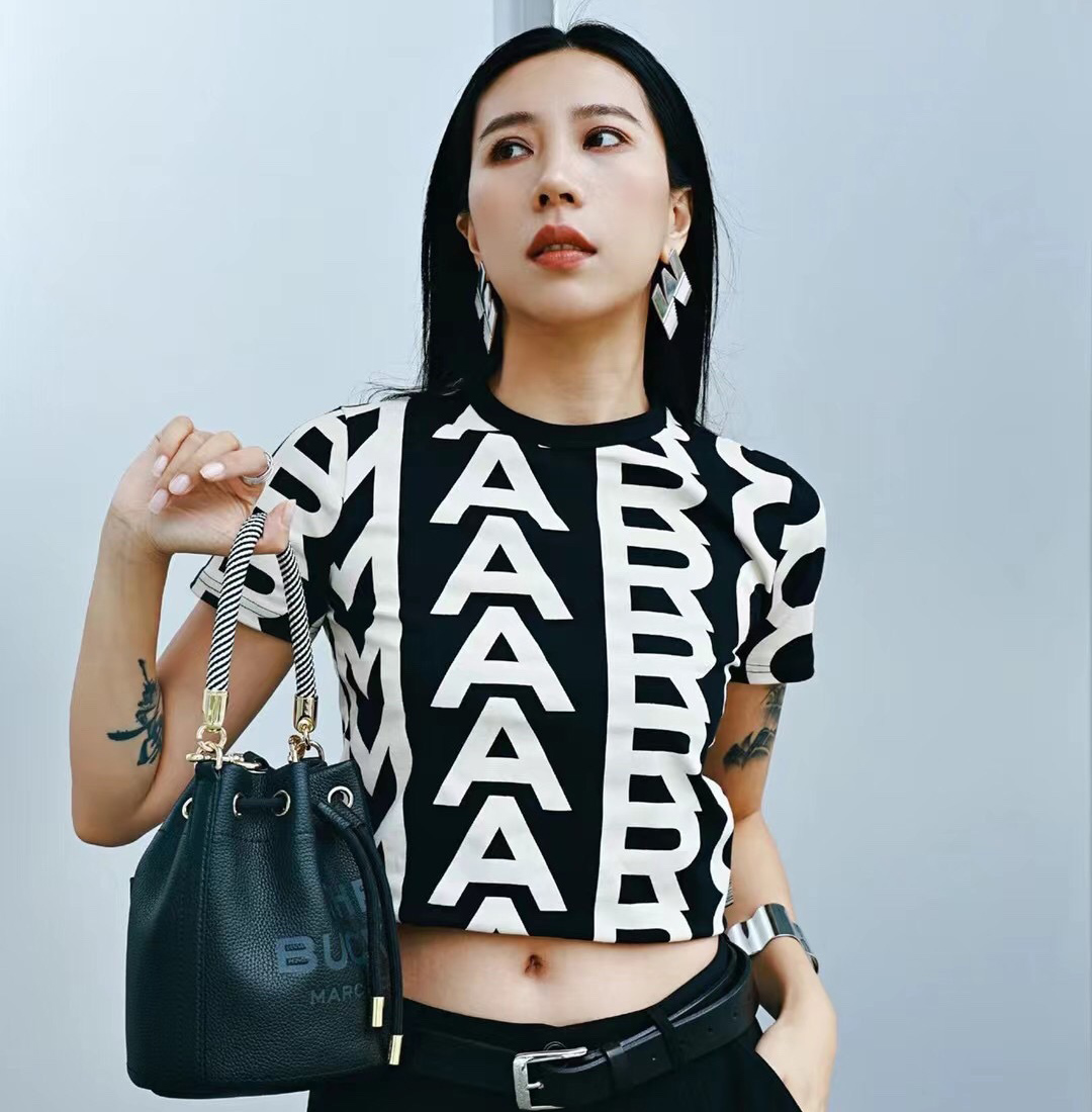 Designer bucket bag luxury big-name retro solid color leather drawstring bundle lady's new handbag fashion multifunctional large capacity diagonal shoulder bag
Designer bucket bag luxury big-name retro solid color leather drawstring bundle lady's new handbag fashion multifunctional large capacity diagonal shoulder bag