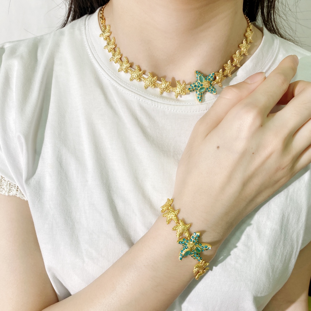 Fashion Designed Necklaces Bracelet Earring Starfish Pendant Sea Travel Holiday Style Banshee Medusa Head Portrait 18K Gold Plated Designer Jewelry 08