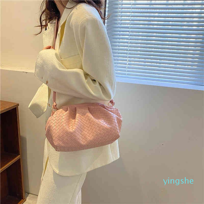 Designer Bottegs Venets Shoulder bags online store Woven Cloud Bag Women's Solid Color Pleated 2022 Trend, Coffee
Designer Bottegs Venets Shoulder bags online store Woven Cloud Bag Women's Solid Color Pleated 2022 Trend, Coffee