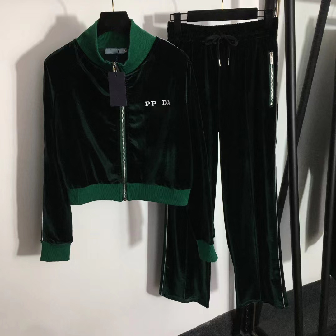22S designer hoodie Women's Tracksuits velvet tracksuit Letter print long sleeve zip-up collar jacket elastic high waisted straight leg slacks green Coffee top M-XL
22S designer hoodie Women's Tracksuits velvet tracksuit Letter print long sleeve zip-up collar jacket elastic high waisted straight leg slacks green Coffee top M-XL