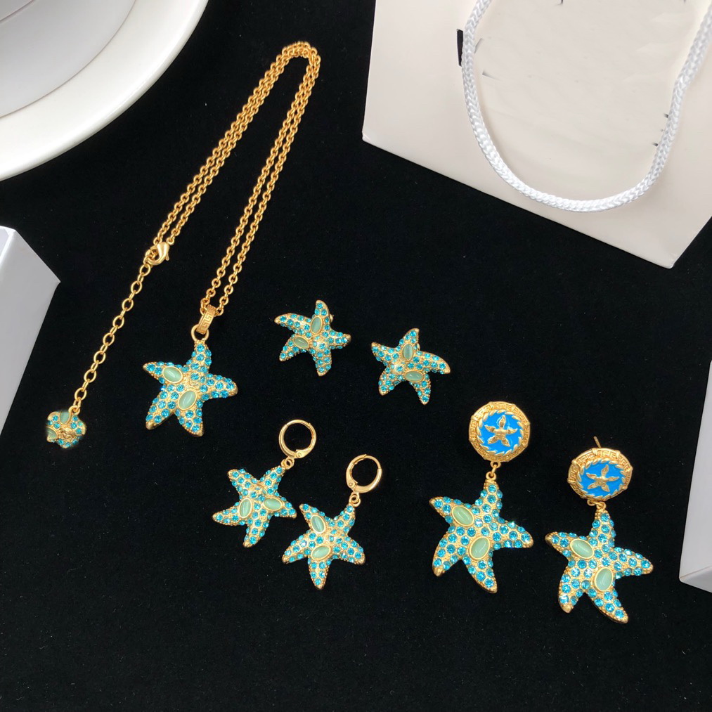 Fashion Designed Necklaces Bracelet Earring Starfish Pendant Sea Travel Holiday Style Banshee Medusa Head Portrait 18K Gold Plated Designer Jewelry 13, Golden
Fashion Designed Necklaces Bracelet Earring Starfish Pendant Sea Travel Holiday Style Banshee Medusa Head Portrait 18K Gold Plated Designer Jewelry 13, Golden