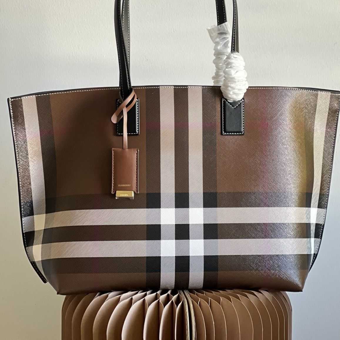 Burbrerys Crossbody Handbags Bags Burbrery Onthego tote Luxuries designers women bag Purses Totes designer woman handbag Shoulder wallet Paris Plaid 2VW3
Burbrerys Crossbody Handbags Bags Burbrery Onthego tote Luxuries designers women bag Purses Totes designer woman handbag Shoulder wallet Paris Plaid 2VW3