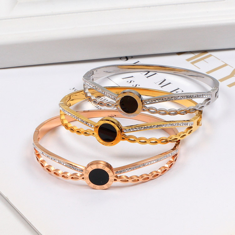 Fashion and luxury Inlaid diamond bangle Designer Roman numerals Black bangles Ladies bracelet 18K Gilded Jewelry bracelets Wedding Party Gift
Fashion and luxury Inlaid diamond bangle Designer Roman numerals Black bangles Ladies bracelet 18K Gilded Jewelry bracelets Wedding Party Gift