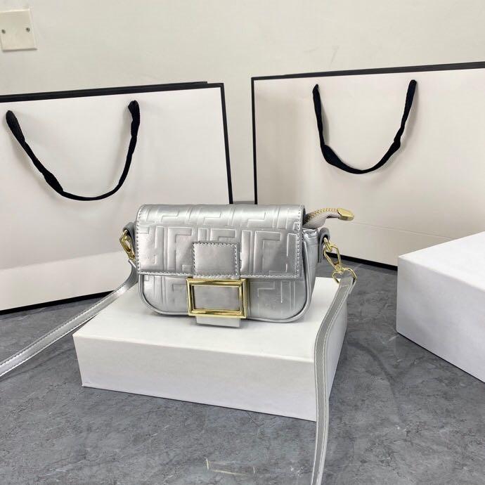 2022 fashion Women's messenger bag Brand handbags real leather grils bag large-capacity shoulder bags high quality quilted, Black 1555
2022 fashion Women's messenger bag Brand handbags real leather grils bag large-capacity shoulder bags high quality quilted, Black 1555