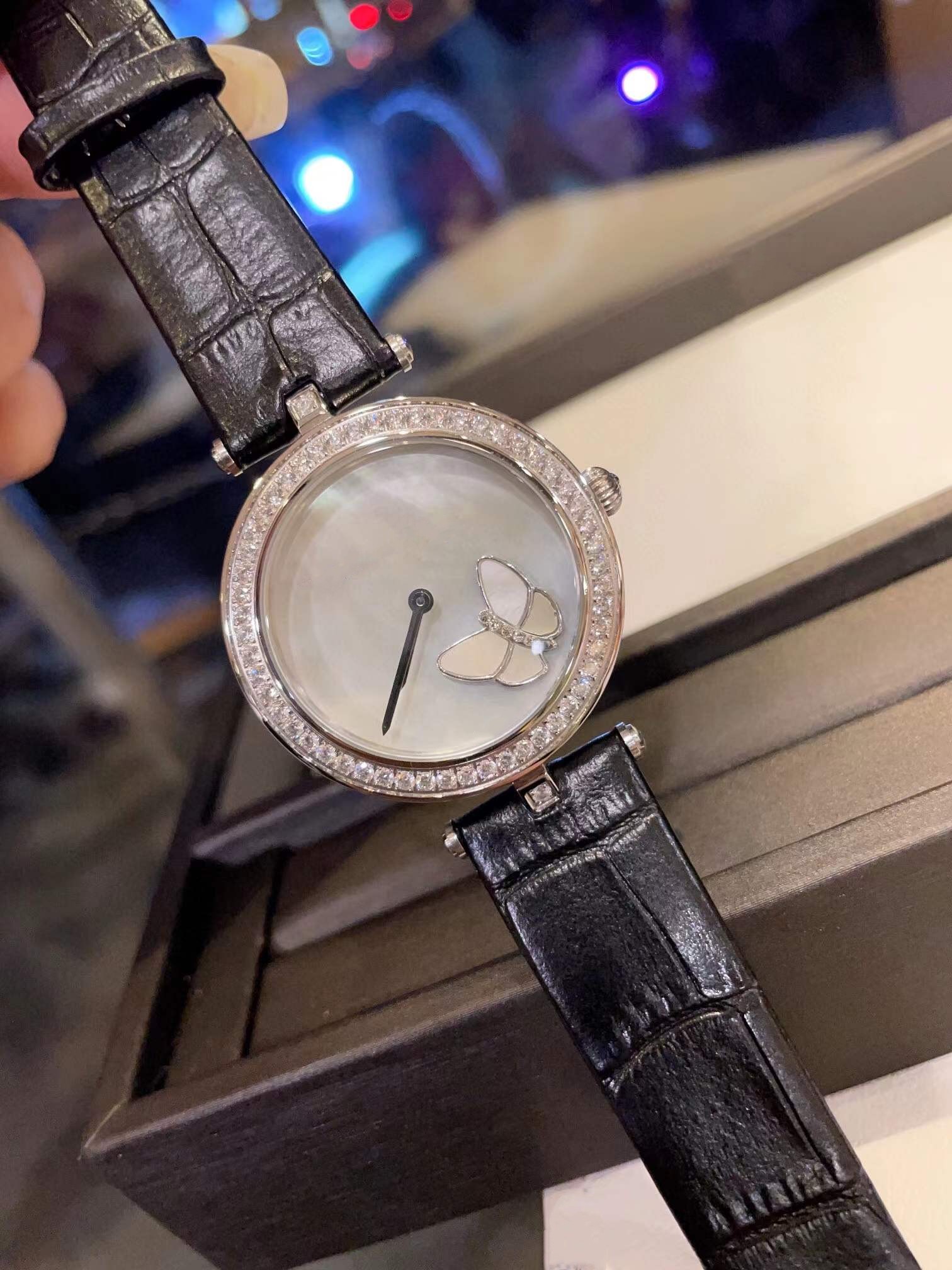 37mm Famous Crystal Butterfly Watches Women Quartz Zircon Watch Black Leather Strap Lady Geometric Animal Wristwatch Female White Mother of Pearl Shell Dial