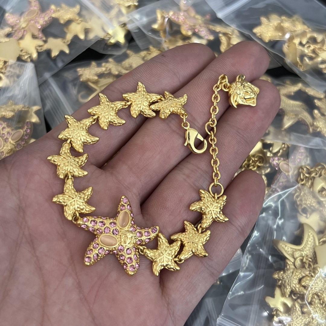 Fashion Designed Necklaces Bracelet Earring Starfish Pendant Sea Travel Holiday Style Banshee Medusa Head Portrait 18K Gold Plated Designer Jewelry 08