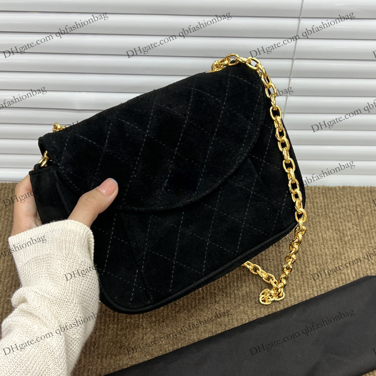 Womens F/W Suede Quilted Flap Designer Bags French Embossed Metal Chain Wallets Classic Matelasse Hardware Crossbody Shoulder Sacoche Vintage Handbags 20x16x7CM, Box
Womens F/W Suede Quilted Flap Designer Bags French Embossed Metal Chain Wallets Classic Matelasse Hardware Crossbody Shoulder Sacoche Vintage Handbags 20x16x7CM, Box