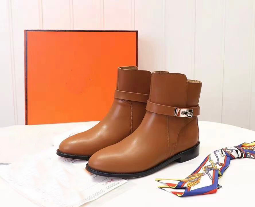 Famous Designer Winter Kelly Buckles Saint ankle boots Leather Women's Booty Ladies Martin chunky-heeled black Brown Cool Knight Bootie size 35-42
Famous Designer Winter Kelly Buckles Saint ankle boots Leather Women's Booty Ladies Martin chunky-heeled black Brown Cool Knight Bootie size 35-42