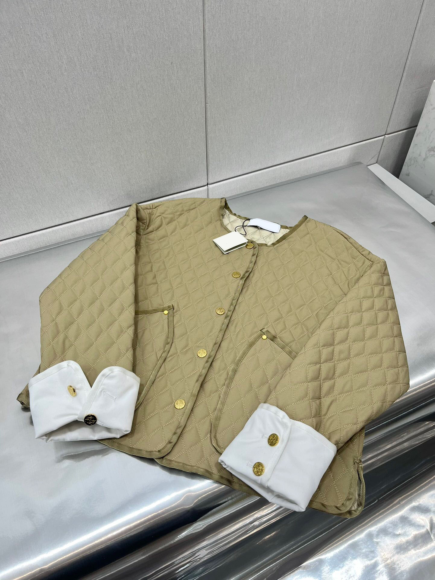 2022 Women' Jackets New Winter Fashion Argyle Quilting Cotton Liner Jacket Women O-neck Long Sleeve Patchwork Cuff Single Breasted Casual Coat, Khaki
2022 Women' Jackets New Winter Fashion Argyle Quilting Cotton Liner Jacket Women O-neck Long Sleeve Patchwork Cuff Single Breasted Casual Coat, Khaki