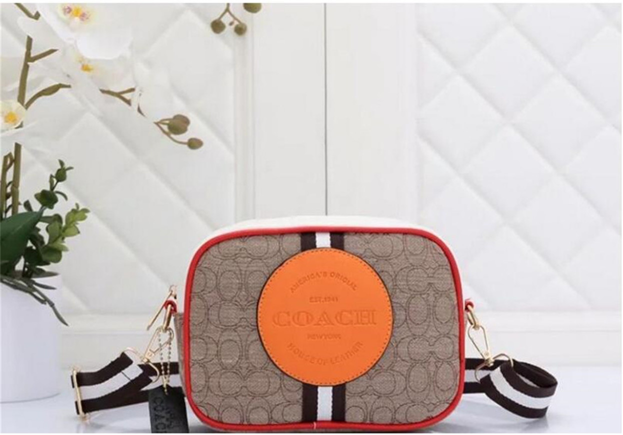 yu 2022 Designer Women's Shopping Bags Tote Bag Candy Color luxury HandBag Single Shoulder Handbag Messenger Tofu Lady HandBags, No box
yu 2022 Designer Women's Shopping Bags Tote Bag Candy Color luxury HandBag Single Shoulder Handbag Messenger Tofu Lady HandBags, No box