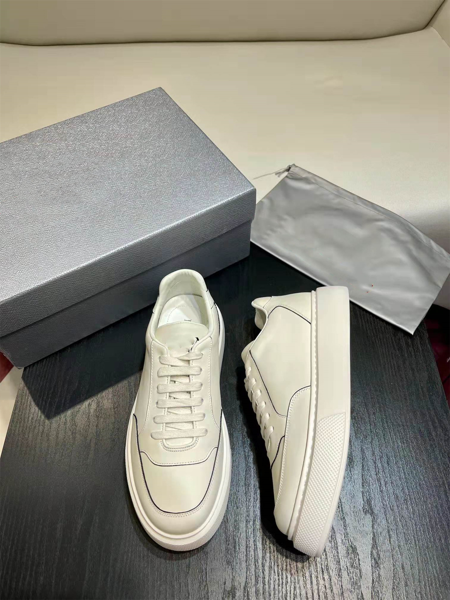 Famous Design Macro Nylon Leather Sneakers MEN Shoes Rubber Triangle Rubber Platform Sole Shoe Gabardine White Black Skateboard Walking EU38-46 Box
Famous Design Macro Nylon Leather Sneakers MEN Shoes Rubber Triangle Rubber Platform Sole Shoe Gabardine White Black Skateboard Walking EU38-46 Box