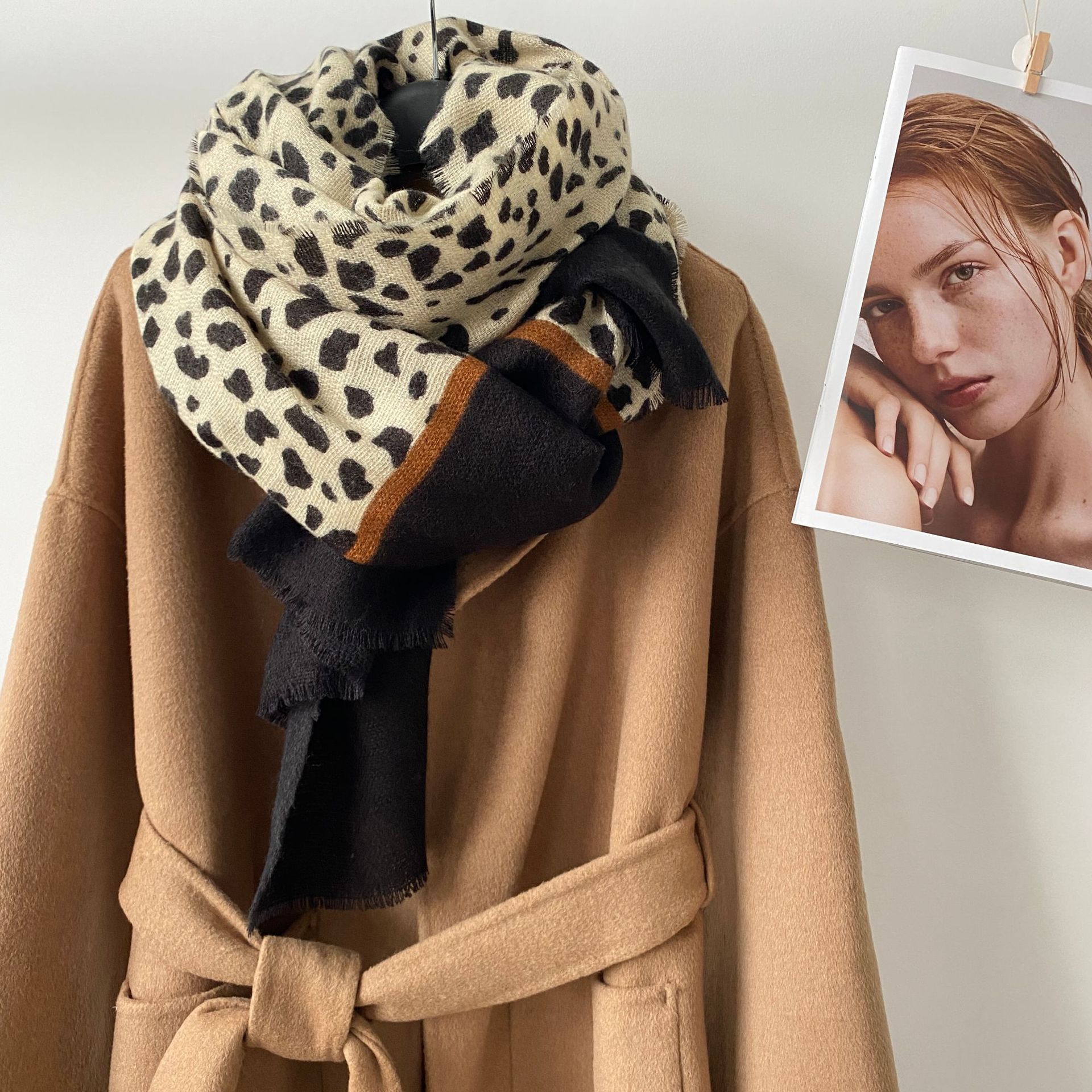 Autumn and Winter New Scarf Female British Bagh Bristled Cashmere Scarf Shawl Dual-use Thick
Autumn and Winter New Scarf Female British Bagh Bristled Cashmere Scarf Shawl Dual-use Thick