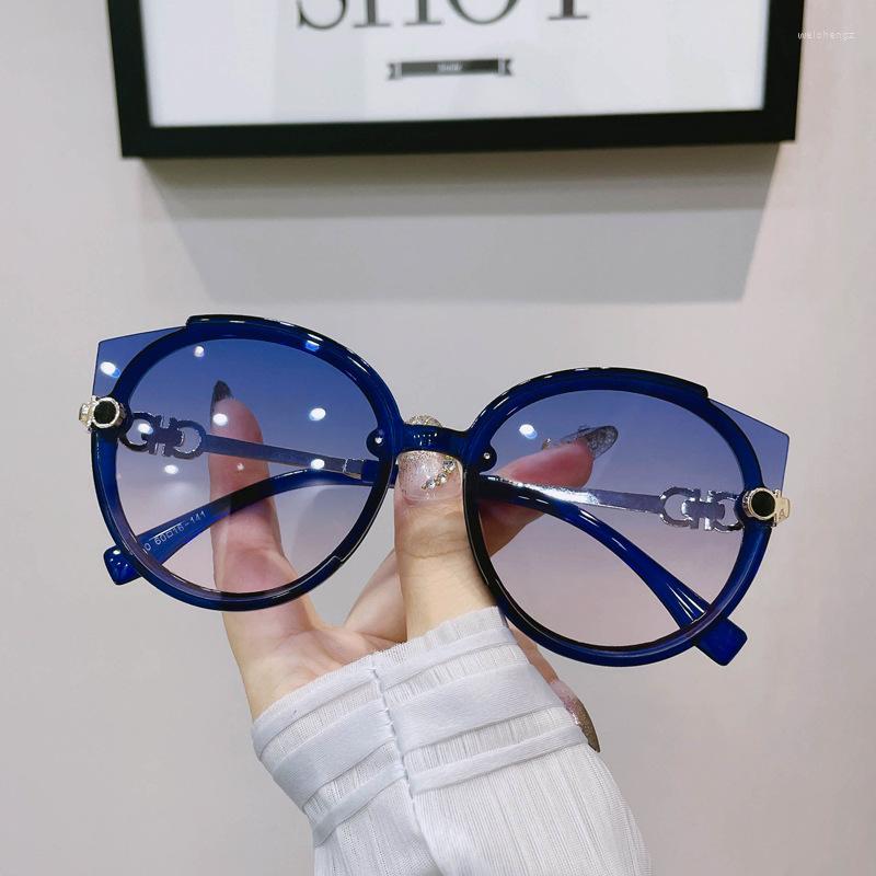 Sunglasses 2022 Vintage Cat Eye Round Women's Korean Version Metal Rimless Gradient Sun Glasses Luxury Shades UV400
Sunglasses 2022 Vintage Cat Eye Round Women's Korean Version Metal Rimless Gradient Sun Glasses Luxury Shades UV400