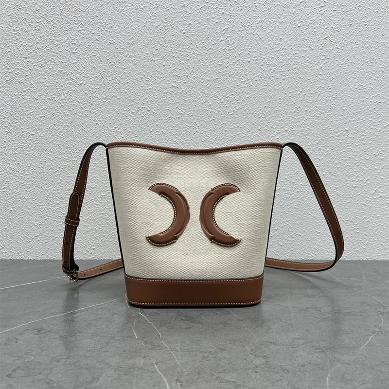Bucket CUIR Tote Bag Crossbody Shoulder Bag Women Handbags Purse TRIOMPHE Plain Smooth Cowhide Fashion Letter Hasp Hardware Large Capacity Pocket Detachable Strap, Black
Bucket CUIR Tote Bag Crossbody Shoulder Bag Women Handbags Purse TRIOMPHE Plain Smooth Cowhide Fashion Letter Hasp Hardware Large Capacity Pocket Detachable Strap, Black
