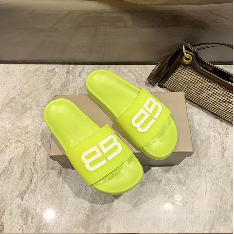 Indoor Slippers Couple Summer Wear Double Luminous Letters Beach Shoes Platform Non-Slip Sandals, With logo
Indoor Slippers Couple Summer Wear Double Luminous Letters Beach Shoes Platform Non-Slip Sandals, With logo