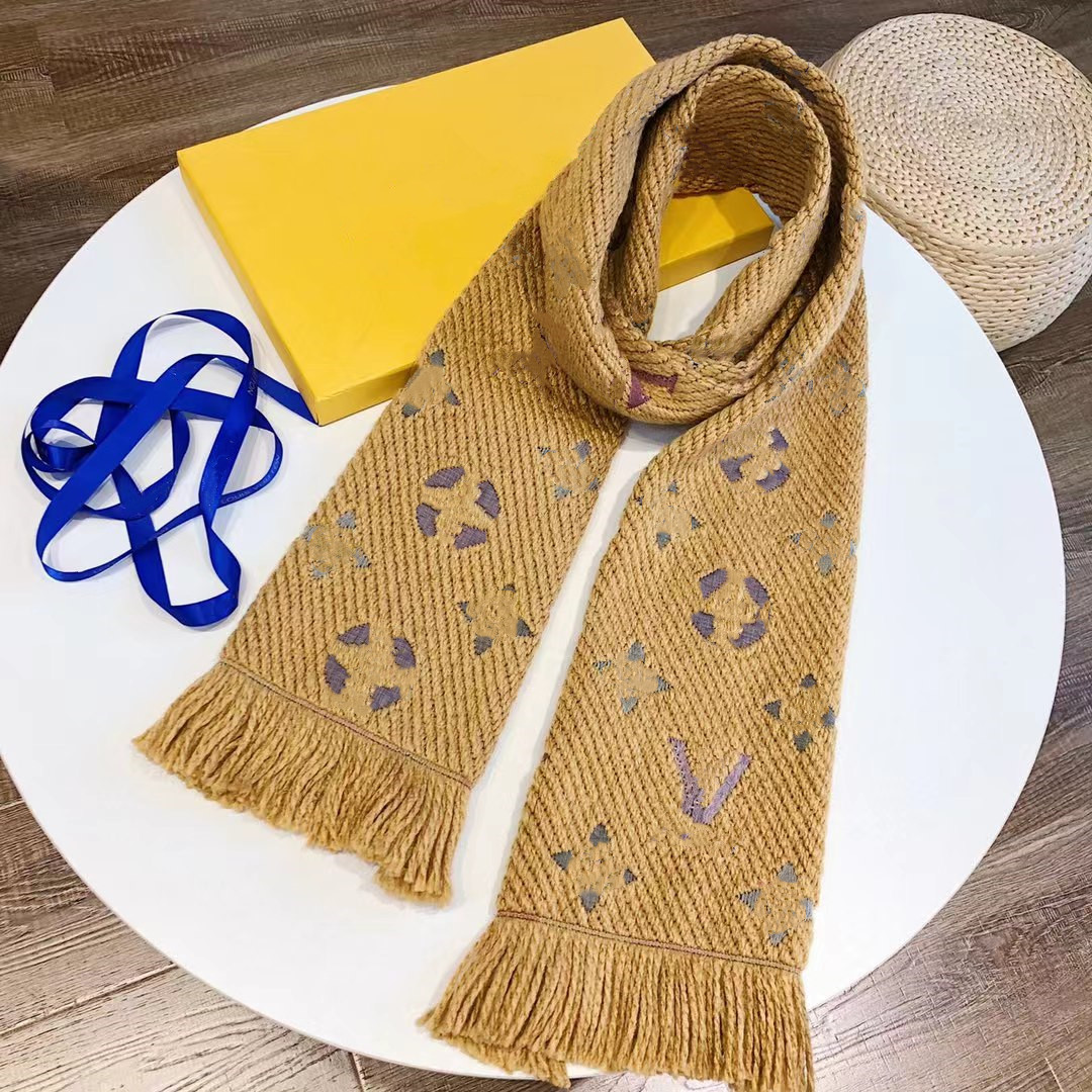 Designer Horse Shawl Scarf Ladies Fashion Winter Scarfs Saint Cloth Style High Quality Luxury Wearing Accessories AAA
Designer Horse Shawl Scarf Ladies Fashion Winter Scarfs Saint Cloth Style High Quality Luxury Wearing Accessories AAA