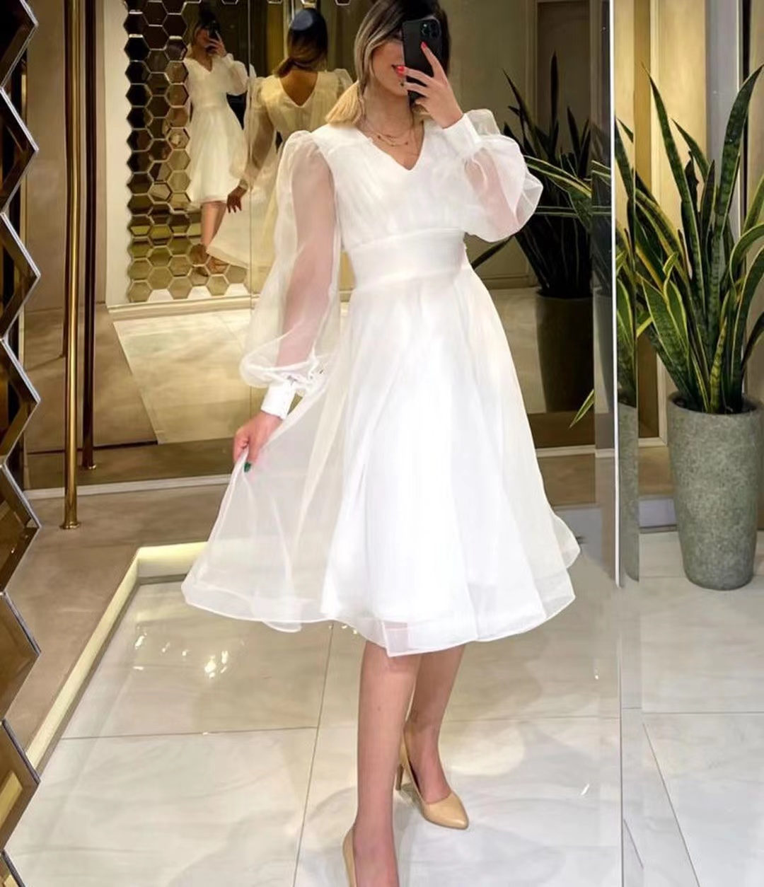White Organza A Line Short Prom Dresses V Neck Pleats Sheer Long Sleeves Bridal Gowns Zipper Back Women Wear Vestidos De Party Homecoming Dress, Silver
White Organza A Line Short Prom Dresses V Neck Pleats Sheer Long Sleeves Bridal Gowns Zipper Back Women Wear Vestidos De Party Homecoming Dress, Silver
