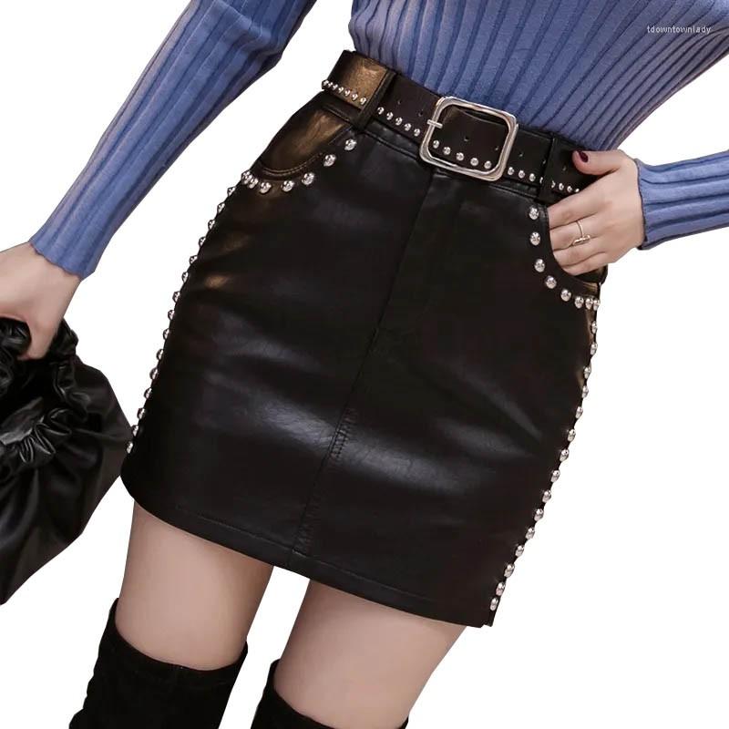 Skirts High Quality Waist Slim Front Skirt Black Pants Small Rivet Pu Leather Short Women 2022 Autumn Winter Lu2128
Skirts High Quality Waist Slim Front Skirt Black Pants Small Rivet Pu Leather Short Women 2022 Autumn Winter Lu2128