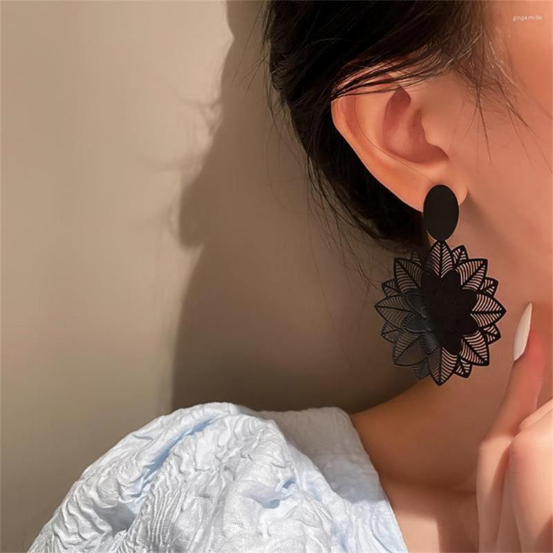 Dangle Earrings Golden Drop Vintage Forest Flower Big Hollow Geomatric Pattern Exaggerated Women Fashion Earing Jewelry Gifts
Dangle Earrings Golden Drop Vintage Forest Flower Big Hollow Geomatric Pattern Exaggerated Women Fashion Earing Jewelry Gifts