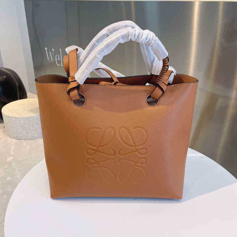 Fashion Style Designer Bag Loew's New Leather Lychee Pattern Shopping Portable Shoulder Versatile Casual European Leisure Handbag Tote, Black
Fashion Style Designer Bag Loew's New Leather Lychee Pattern Shopping Portable Shoulder Versatile Casual European Leisure Handbag Tote, Black