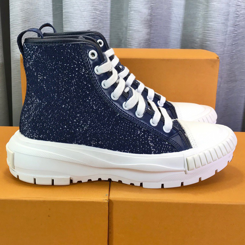 Squad BOOTS These high top tops are famous for their thick light white rubber The outsoles also have obvious tread patterns delicate details Famous brand boot, Shipping supplement
Squad BOOTS These high top tops are famous for their thick light white rubber The outsoles also have obvious tread patterns delicate details Famous brand boot, Shipping supplement