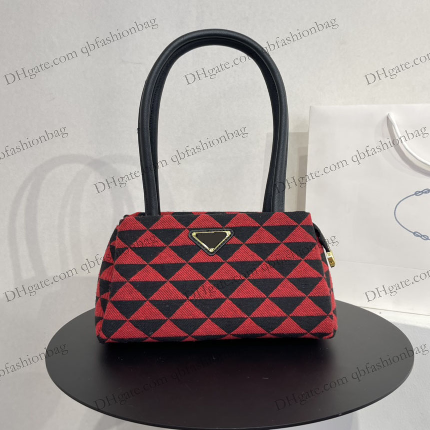 22F/W Classic P Single Designer Bags Symbole Series Fabric Metal Sheet Leather Handle Tote Shoulder Wallets Womens Street Trend Large Capacity Satchel Handbags 25CM, Box
22F/W Classic P Single Designer Bags Symbole Series Fabric Metal Sheet Leather Handle Tote Shoulder Wallets Womens Street Trend Large Capacity Satchel Handbags 25CM, Box