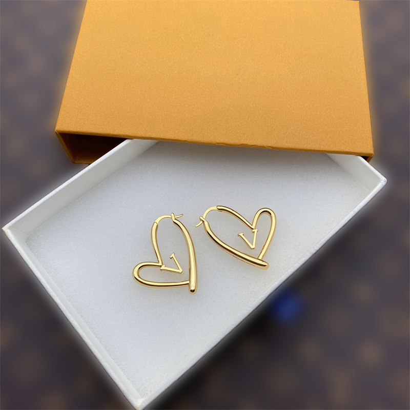 Womens Love Earrings Designers Heart Earrings Letter V Ear Stud Gold Earring Fashion Luxury Jewelry Party Gift
Womens Love Earrings Designers Heart Earrings Letter V Ear Stud Gold Earring Fashion Luxury Jewelry Party Gift