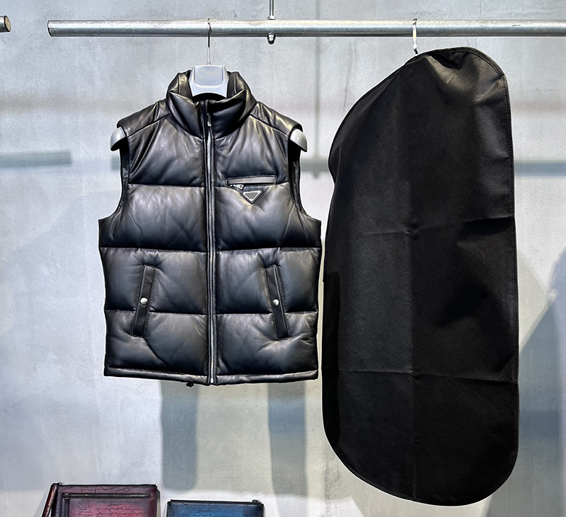 Designer's new men's sheepskin Leather down coat Luxury brand high-end vest jacket, Black
Designer's new men's sheepskin Leather down coat Luxury brand high-end vest jacket, Black