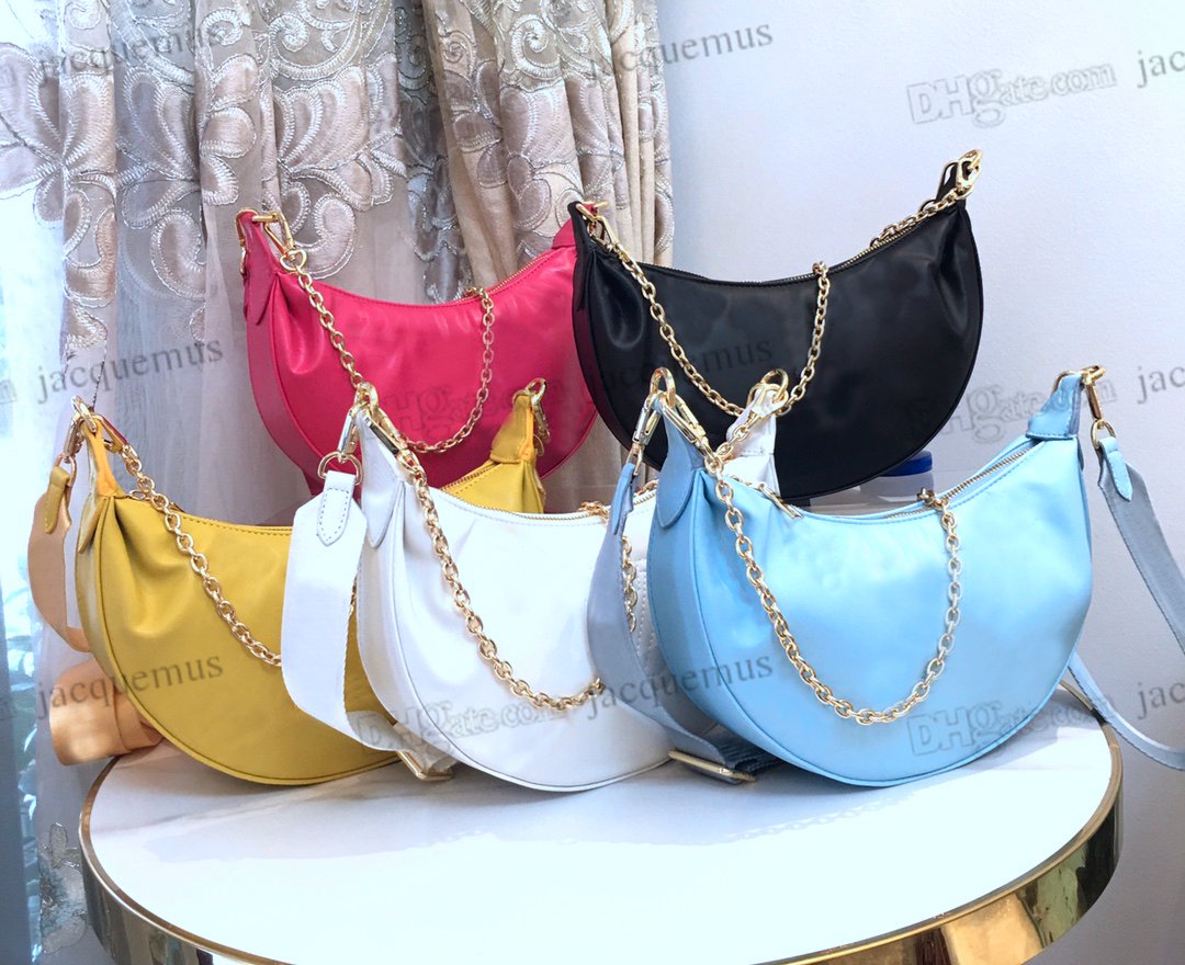 Designer embroidered puffy Over The Moon Shoulder Bags Womens Half Chain Bag Evening clutch Handbags Crossbody Purse M59915 59799, I need see other product
Designer embroidered puffy Over The Moon Shoulder Bags Womens Half Chain Bag Evening clutch Handbags Crossbody Purse M59915 59799, I need see other product