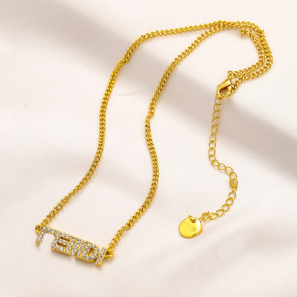 Luxury Design Necklace 18K Gold Plated Stainless Steel Necklaces Choker Chain Brand Crystal Letter Pendant Fashion Womens Wedding Jewelry Accessories MM2039
Luxury Design Necklace 18K Gold Plated Stainless Steel Necklaces Choker Chain Brand Crystal Letter Pendant Fashion Womens Wedding Jewelry Accessories MM2039