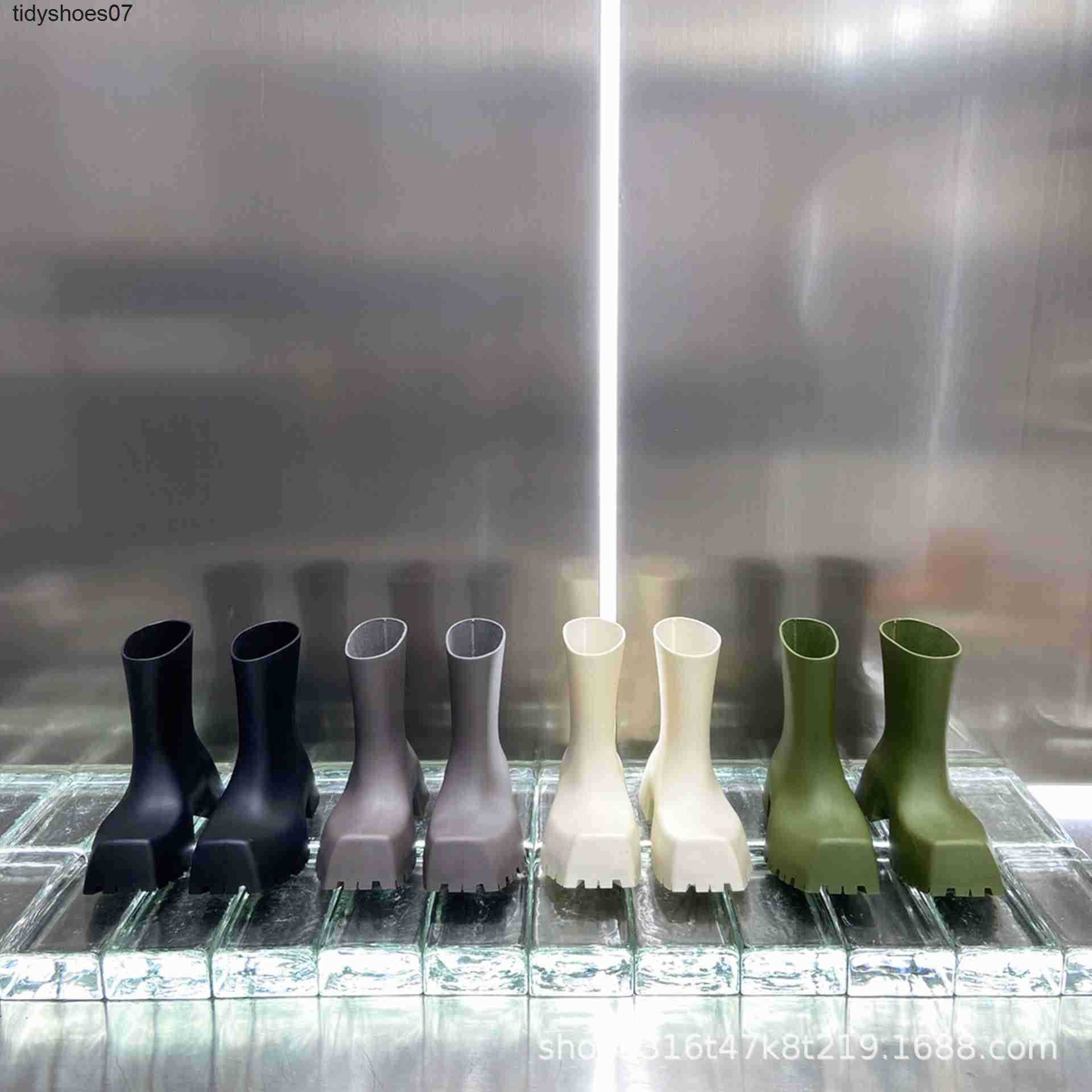 high quality classic fashion Paris home medium short boots women's high square head rain thick medium heel bare boots water It sells well in the United States, Gray
high quality classic fashion Paris home medium short boots women's high square head rain thick medium heel bare boots water It sells well in the United States, Gray