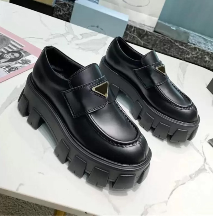 Designer Shoe Men Women Casual Monolith Triangle Logo Black Leather Shoes Increase Platform Sneakers Cloudbust Classic Patent Matte Loafers Trainers
Designer Shoe Men Women Casual Monolith Triangle Logo Black Leather Shoes Increase Platform Sneakers Cloudbust Classic Patent Matte Loafers Trainers