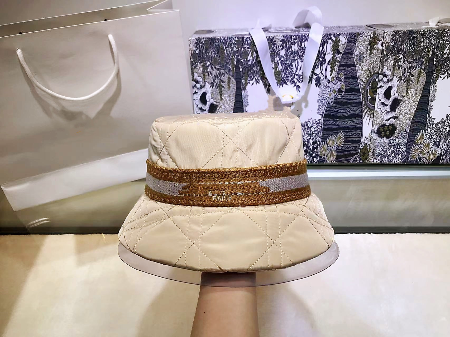 Ultra-Light down Quilted Rhombus Plaid Bucket Hat Men's and Women's Same Warm Korean Style Fashion Bucket Hat Net Red Face Small, With logo
Ultra-Light down Quilted Rhombus Plaid Bucket Hat Men's and Women's Same Warm Korean Style Fashion Bucket Hat Net Red Face Small, With logo